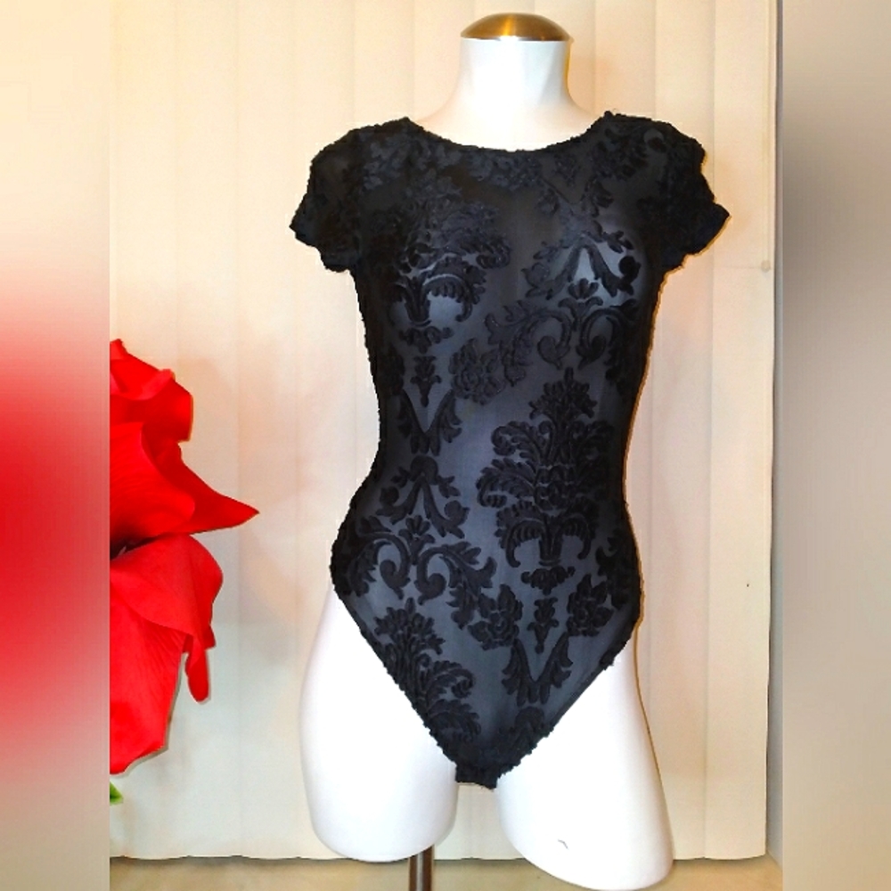💲IT'S A SALE!! NWOT SHEER FLORAL BODYSUIT💲